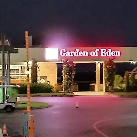 Garden Of Eden - M303 Reymar Apartment *